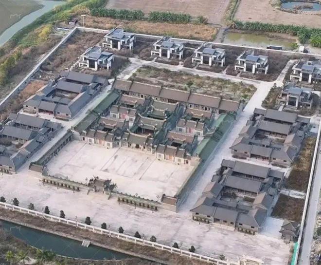 EA落户淮海中路汕头过亿违建豪宅被拆除哈佛演讲女生引发争议K11 ELYS(图18)